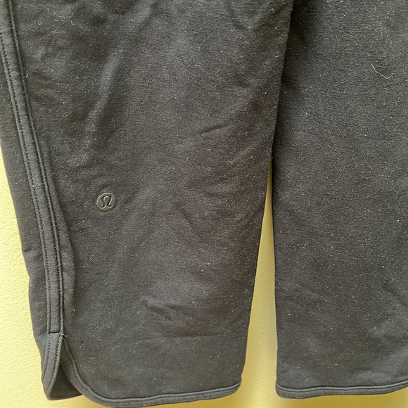 Lululemon pants, straight leg, high rise, black size 4 - Picture 9 of 16